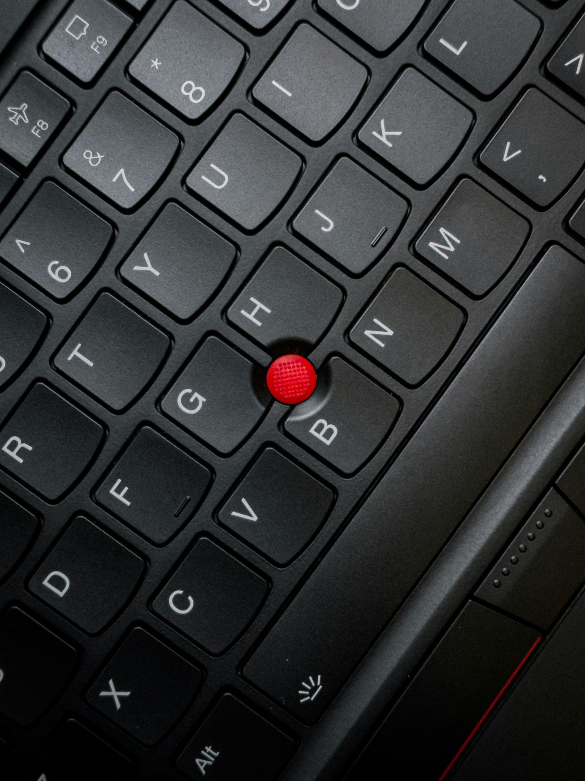 Parte de un teclado con un punto rojo